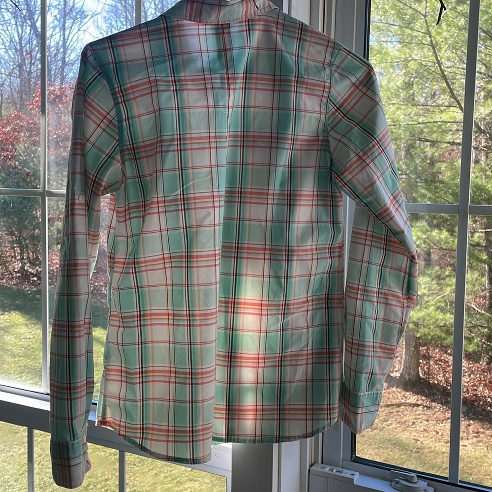 Women’s Patagonia button down shirt. - Picture 3 of 3